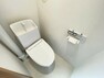 トイレ 【トイレ】清潔感のある白を基調としたトイレ