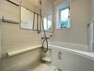 浴室 浴室に窓が付いていると明るくて、換気の際にも役立ちます。