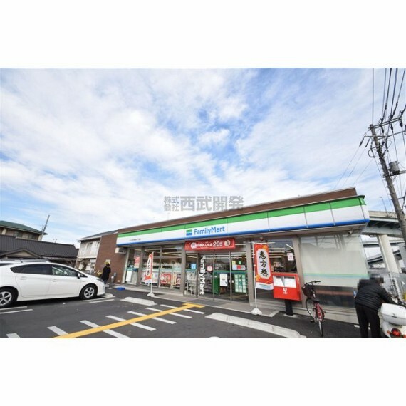 コンビニ ファミリーマート円阿弥6丁目店