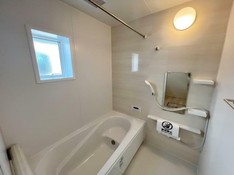 浴室 1坪タイプの浴室で足を伸ばしてゆったりリラックス！浴室換気乾燥暖房機設備も付いていて1年中快適なお風呂です！