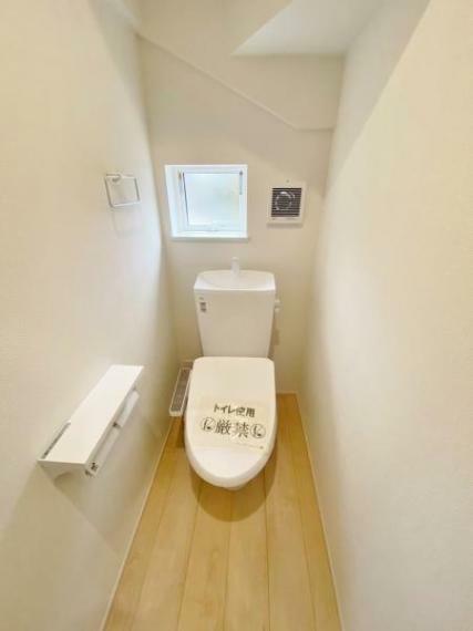 トイレ トイレ トイレには快適な温水洗浄便座付き