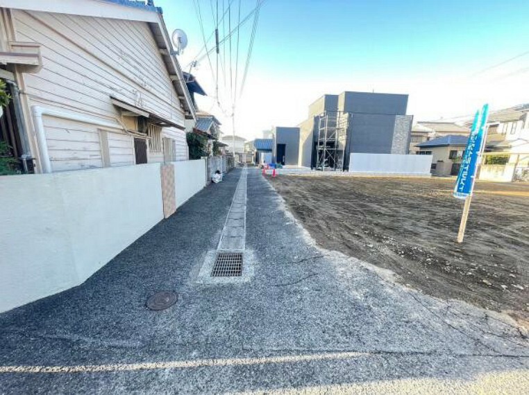 現況写真 南東側の道路の写真です