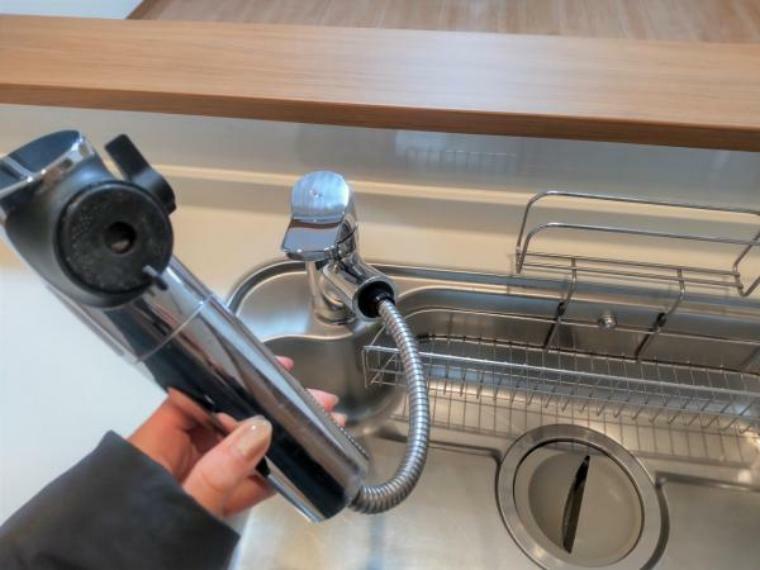 キッチン シャワー付き水栓なので、お料理後のお掃除も簡単です。