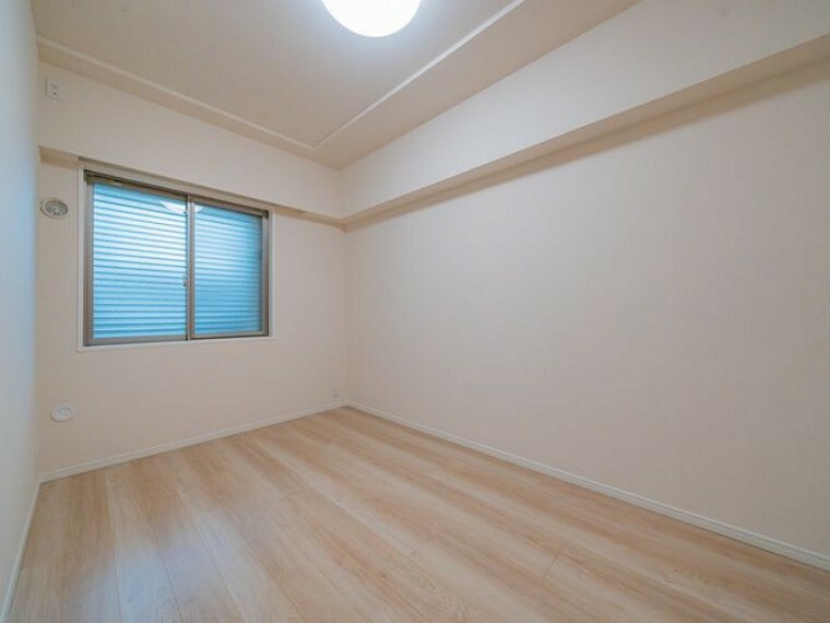 【洋室2】約6.4帖の洋室。床はフローリング貼り。