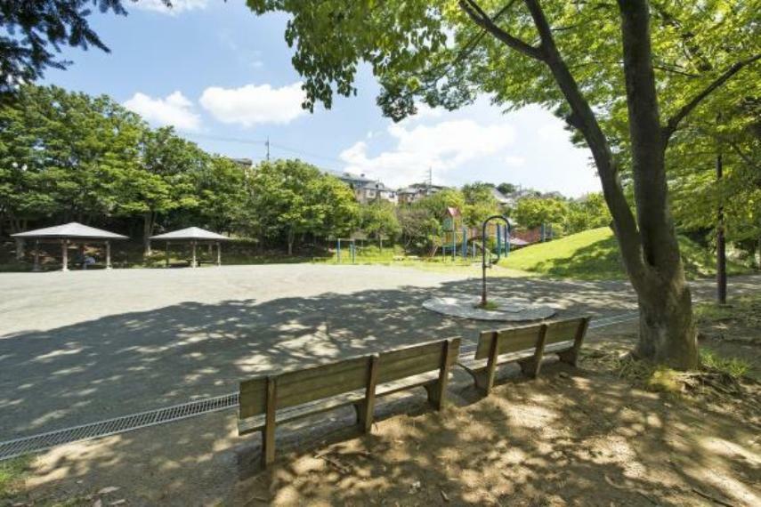 公園 大場かやのき公園（●横浜市の中でもひときわ緑の潤いに満ちた青葉区。公園数や街路樹数は、市内でも一番多く、街のいたるところで緑を感じます●）