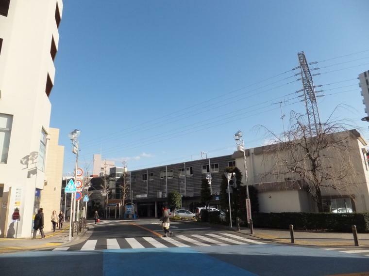 宮前平駅（●駅近くには大小さまざまな公園や進学塾、図書館併設の文化センターなどが揃っており、子育て中のファミリーにぴったりの環境です●）