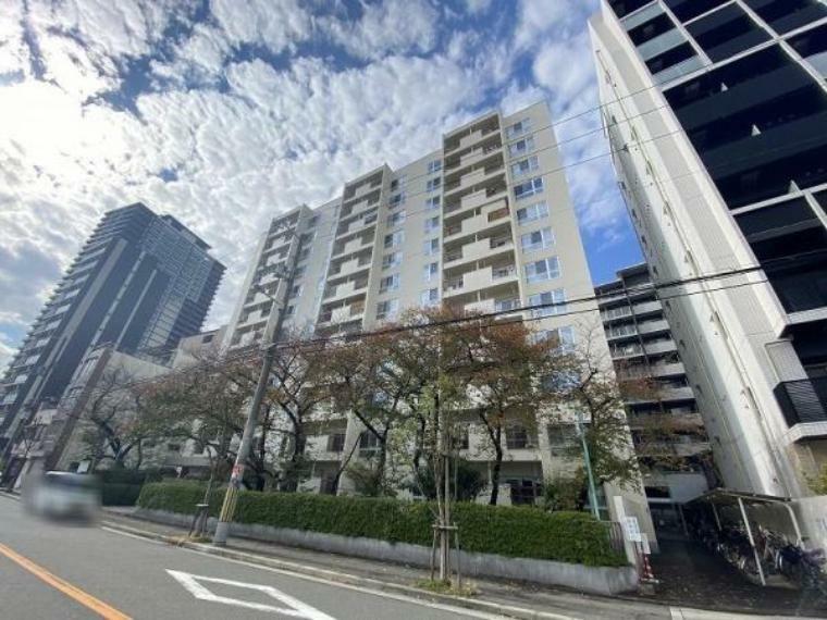 外観写真 大阪メトロ長堀鶴見緑地線「西長堀」駅徒歩6分に立地のマンションです。