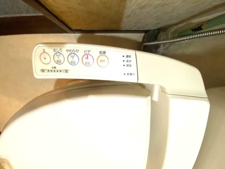 トイレ 温度調整機能便座のため冬場でも温かいトイレです。
