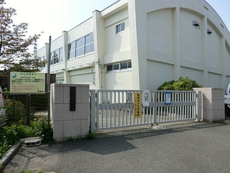 中学校 稲城第一中学校まで約850m