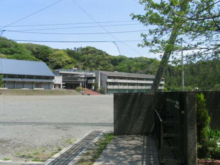 南郷中学校（約1,825m）