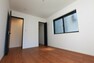 6帖の納戸～住まう方自身でカスタマイズして頂けるようにシンプルにデザインされた室内。自由度が高いので家具やレイアウトでお好みの空間を創り上げられます。
