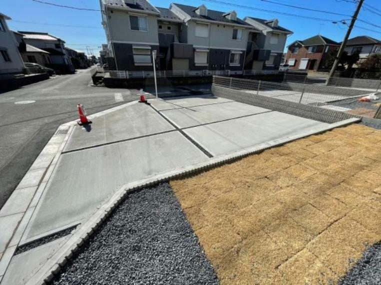 駐車場 綺麗な広々とした駐車スペース