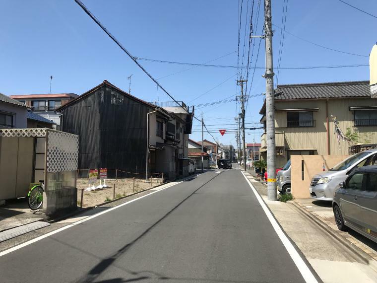 現況写真 前面道路北東方向より現地に向かう