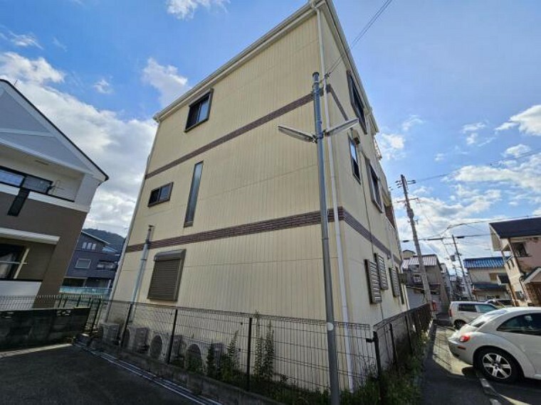 外観写真 窓が沢山施工されており風通しも良さそうです