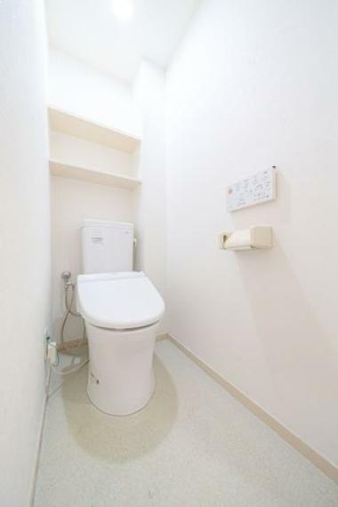 【トイレ】トイレは温水洗浄便座付です。