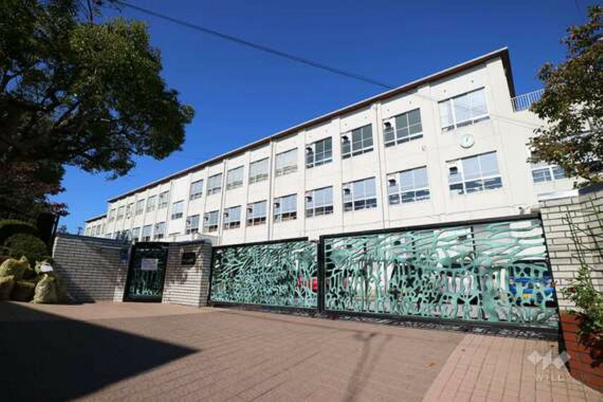 中学校 1973年に天白中学校分校として開校しました。地下鉄「塩釜口」駅から徒歩9分の場所にあります。
