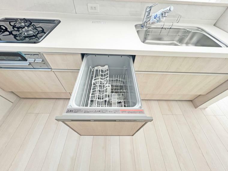 省エネ ・ 衛生的な食器洗乾燥機付。