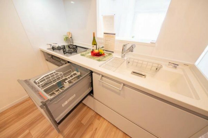 キッチン 食器洗浄乾燥機が内蔵されたキッチンスペース。家事が楽しくなる設備が充実！