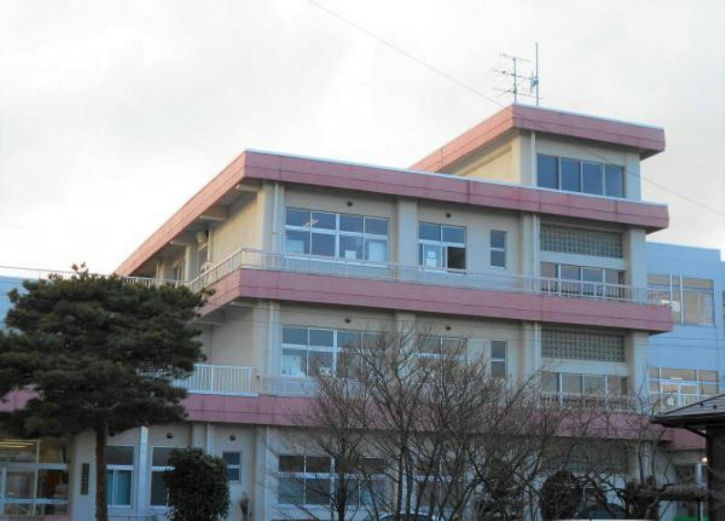 小学校 小原田小学校　徒歩約6分（532m）