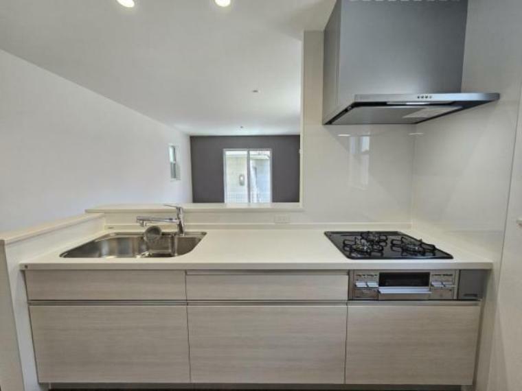 キッチン ホワイトのキッチンは清潔感あふれる爽やかな空間！