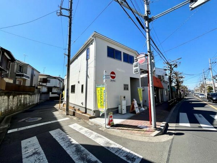 開放感ある南東角地の新築建売です。令和6年3月撮影