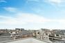 眺望 4号棟現地写真（ルーフバルコニーからの眺望は都会でもこんなに空間が広がります。お休みの日にはボーと空を眺めるのも良いかもしれません）