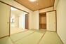 和室 【和室6帖】リビングサイドのお部屋は襖を開けて開放的な空間としてもお使いいただけます！