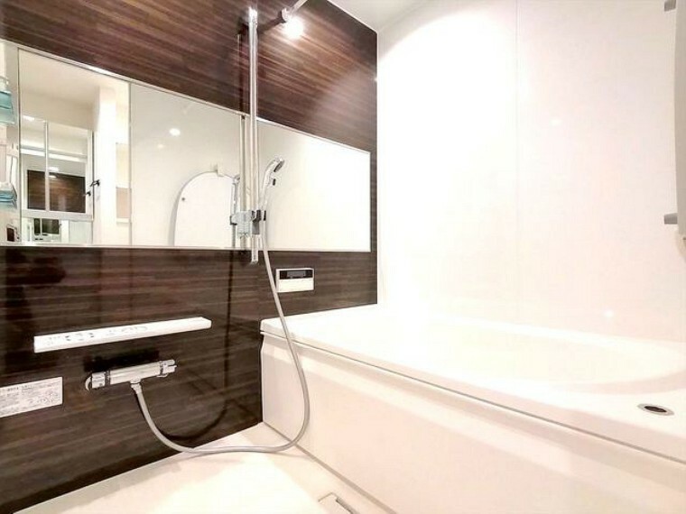 浴室 一日の疲れを癒すための心地よい浴室はゆとりあるサイズを採用。浴室乾燥機付き！汚れにくくお手入れしやすい浴室です。 ■立川市一番町5　中古マンション■