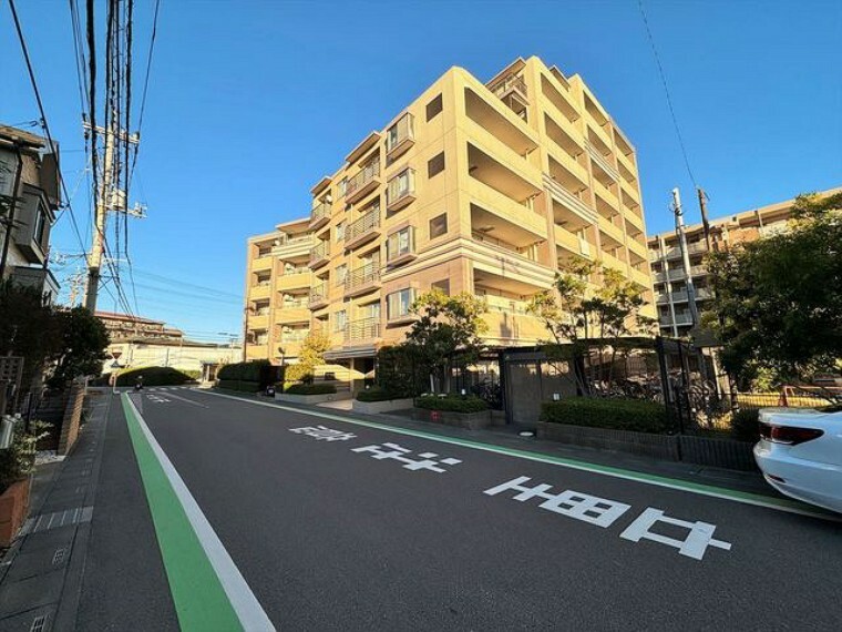 外観写真 越谷駅徒歩6分の近さ。 忙しい朝が助かる立地、 暮らしにゆとりが生まれます。