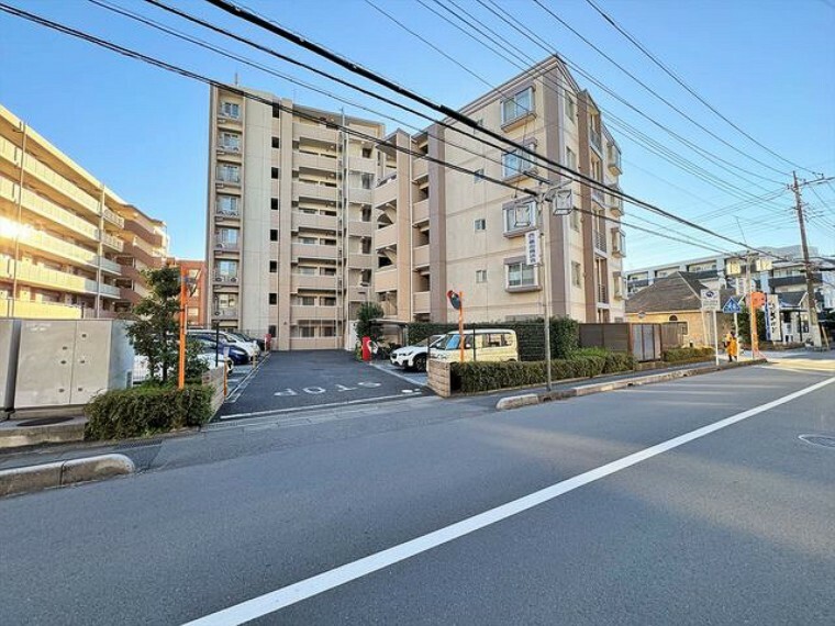 敷地内駐車場 マンション敷地内の駐車スペース