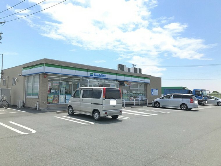ファミリーマート磐田福田中島店（約190m）