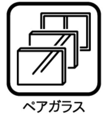 構造・工法・仕様 ガラスとガラスの間に空気層があり、光の透過性を保ちつつ、断熱効果を得られるガラスです。 一般的な断熱材と同じ原理を用いており、対流が起こらない状態の空気は断熱性能が高いという性質を利用しています。