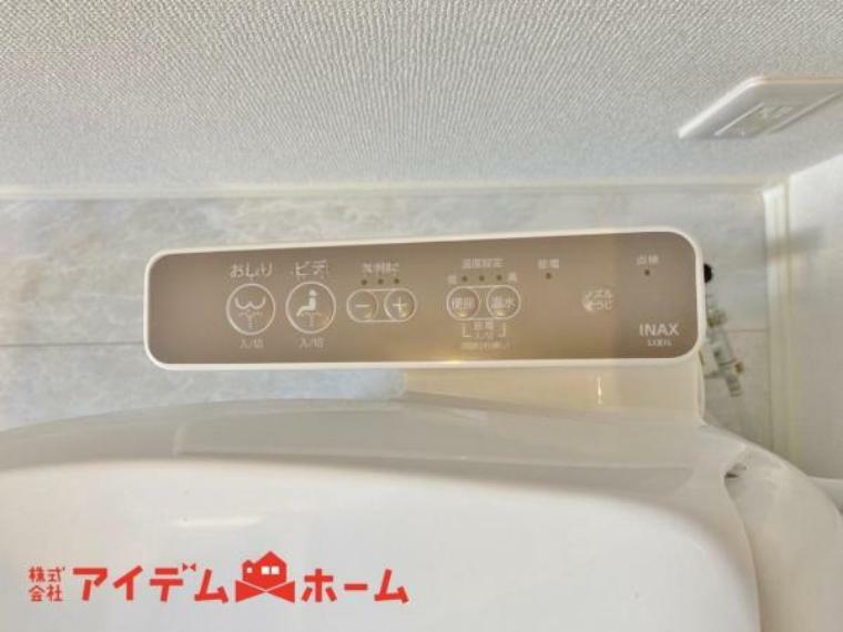 発電・温水設備 清潔感のあるトイレです。温水洗浄便座で身体も清潔に。