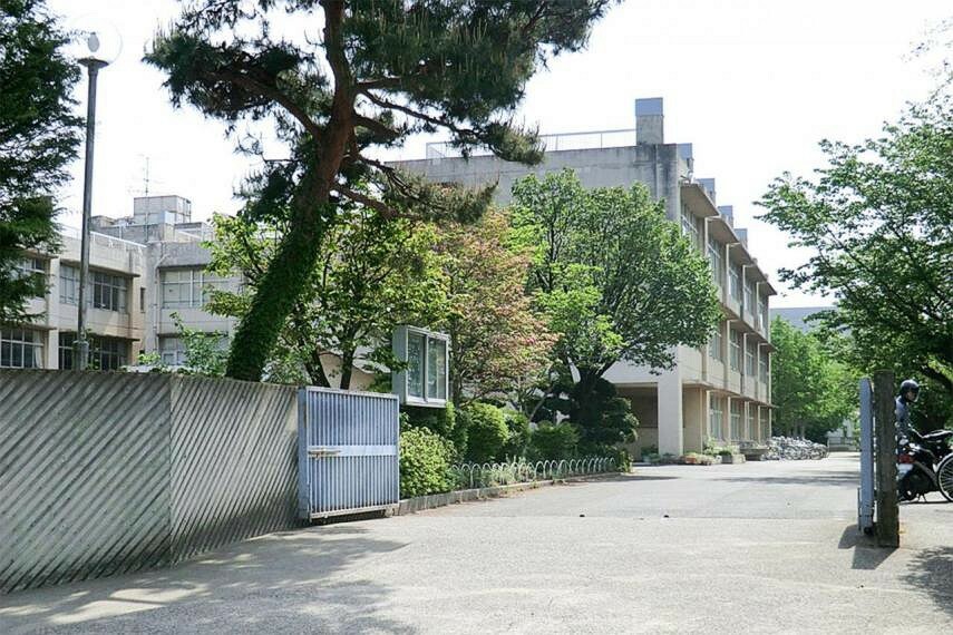 小学校 長久保小学校（125m）