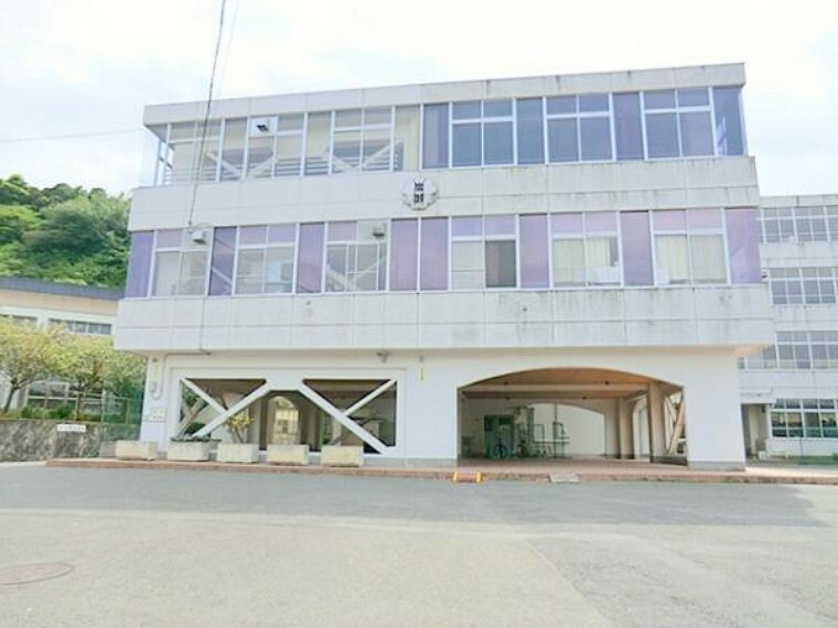 中学校 鎌倉市立岩瀬中学校　約2790m