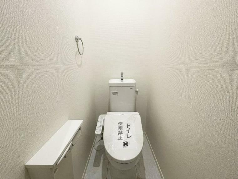 トイレ 各階に設置されているので来客時も気兼ねなくお使いいただけます。