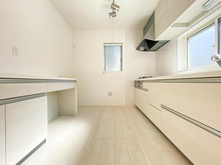 キッチン 収納充実、使いやすさに優れており、家事がラクで機能洗練なキッチンです。