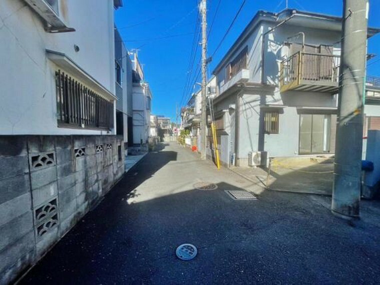 現況写真 建物の居住性に拘った邸宅は、「落ち着き」と「安らぎ」と「快適」を実現してくれます。いつ友人・親戚・来客が来ても決して油断しないハイスペックな邸宅。