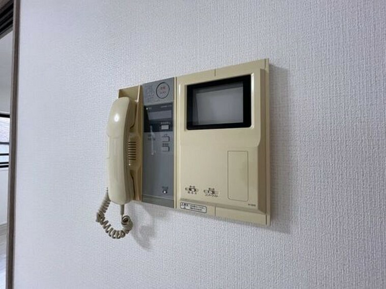 TVモニター付きインターフォン モニター付きインターホンあり。急な来客でも室内から顔が確認できると安心です。