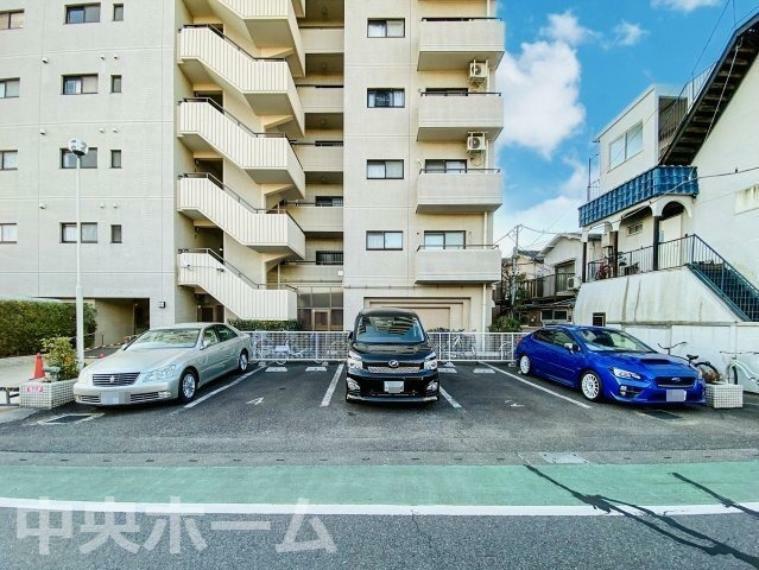 敷地内駐車場 【敷地内駐車場】最新の空き状況や費用などの詳細は担当スタッフまでお問い合わせください。