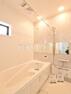 浴室 白を基調とした清潔感あふれるバスルームです　【小平市花小金井3丁目】