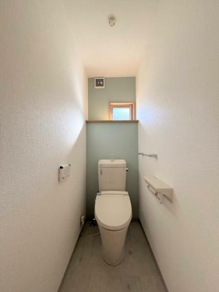 トイレ 【トイレ】1階トイレの写真です。手洗い付きです。