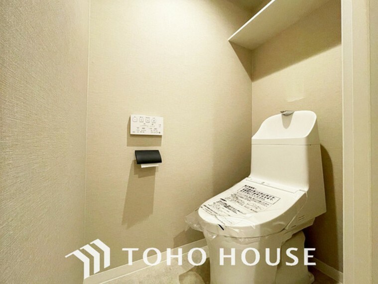 トイレには快適な温水洗浄便座付