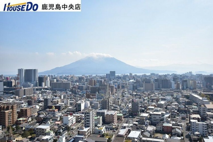 【眺望】南向きのバルコニーからの眺望です！桜島や市街地を一望できます