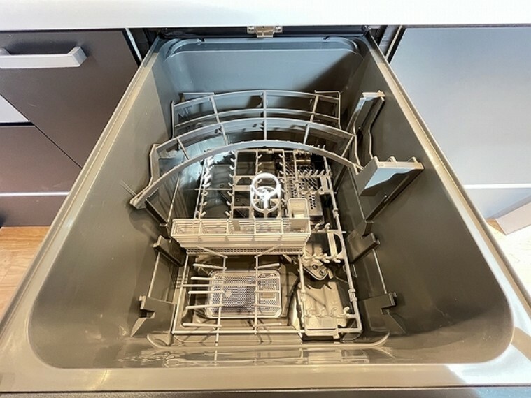 キッチン 後片付けもラクラクな食器洗乾燥機付。高温洗浄なので清潔です！