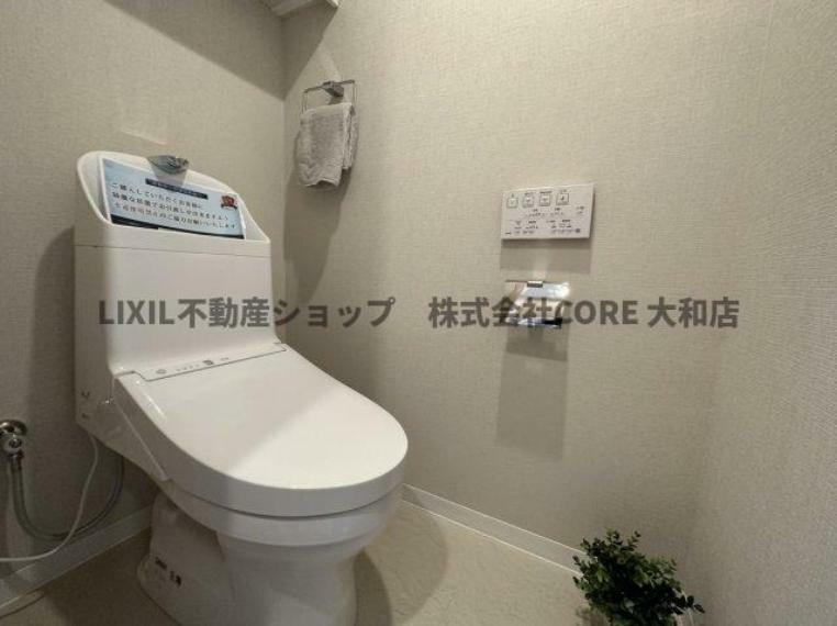 トイレ そのゆったりとした空間には洗練されたデザインのウォシュレット付きトイレを装備