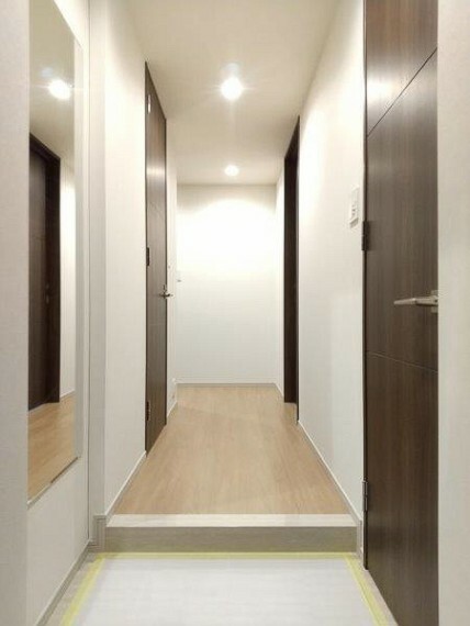 玄関 ■新規内装リノベーション施工でキレイなお住まいにリニューアル