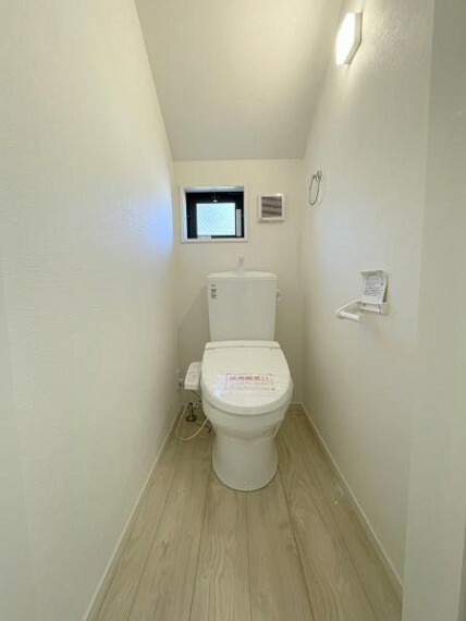 トイレ ■2階のトイレ、いつでも衛生的なウォシュレット付き