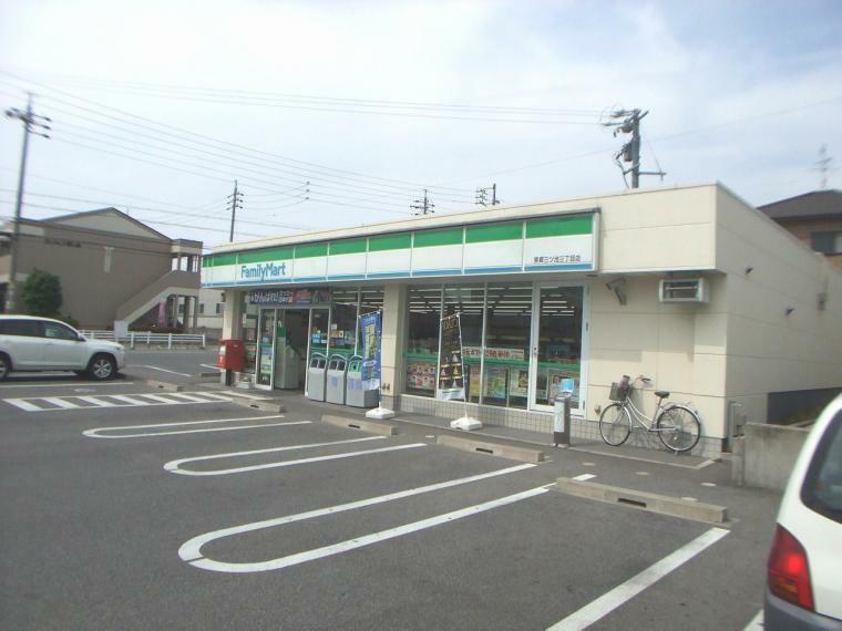 コンビニ ファミリーマート 東郷三ツ池三丁目店