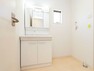 洗面化粧台 収納たっぷりのキャビネットは、使いやすく清潔感のある洗面室に！